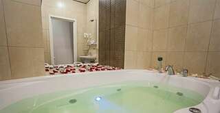 Гостиница Астерия Санкт-Петербург Love сьют с большой джакузи и видом на набережную-1